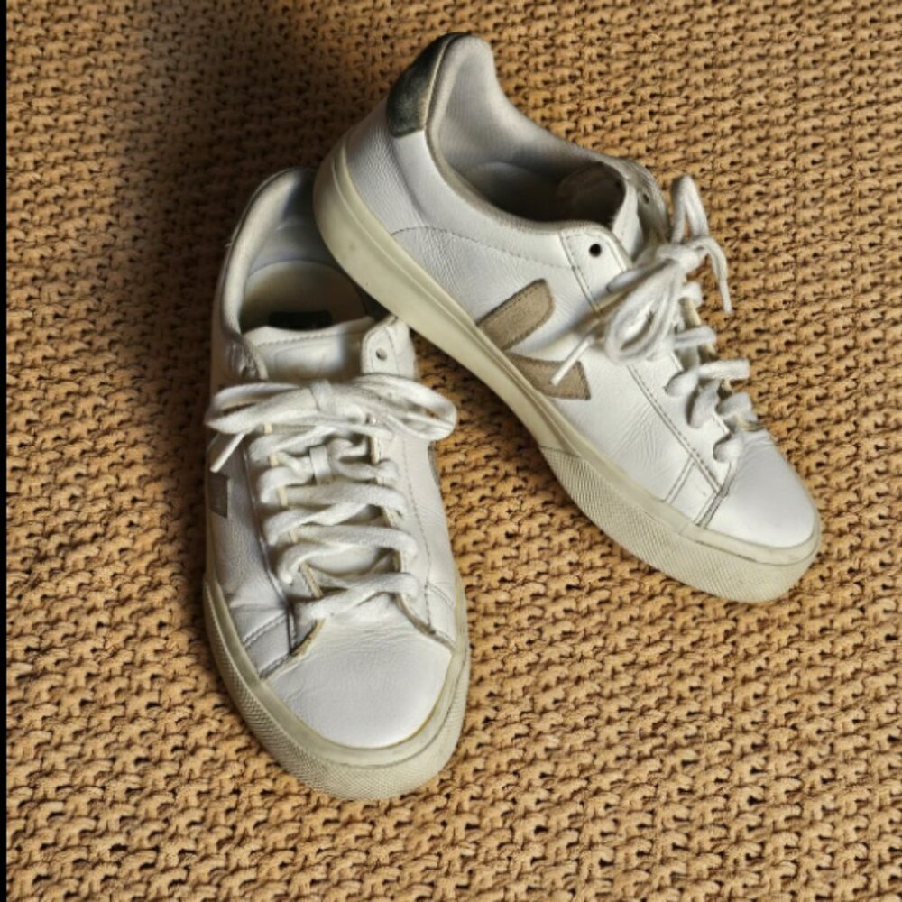 VEJA Campo Leather sneakers in the White Natural colorway - Womens Size 6
